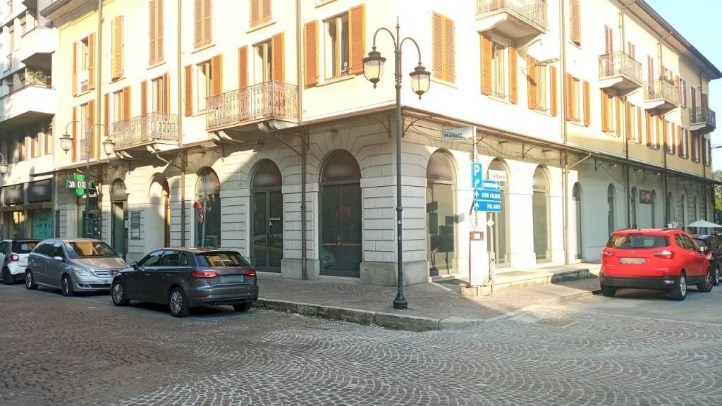 Facciata - Negozio viale Achille Marazza, 4, Borgomanero - foto 3
