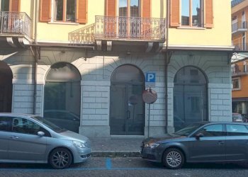 Facciata - Negozio viale Achille Marazza, 4, Borgomanero - foto 4