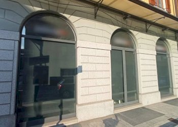 Facciata - Negozio viale Achille Marazza, 4, Borgomanero - foto 5