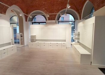 Interno non residenziale - Negozio viale Achille Marazza, 4, Borgomanero - foto 10