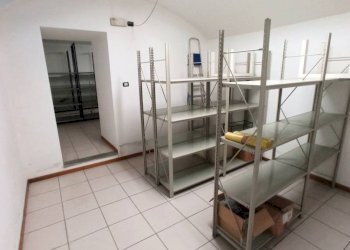 Interno non residenziale - Negozio viale Achille Marazza, 4, Borgomanero - foto 38