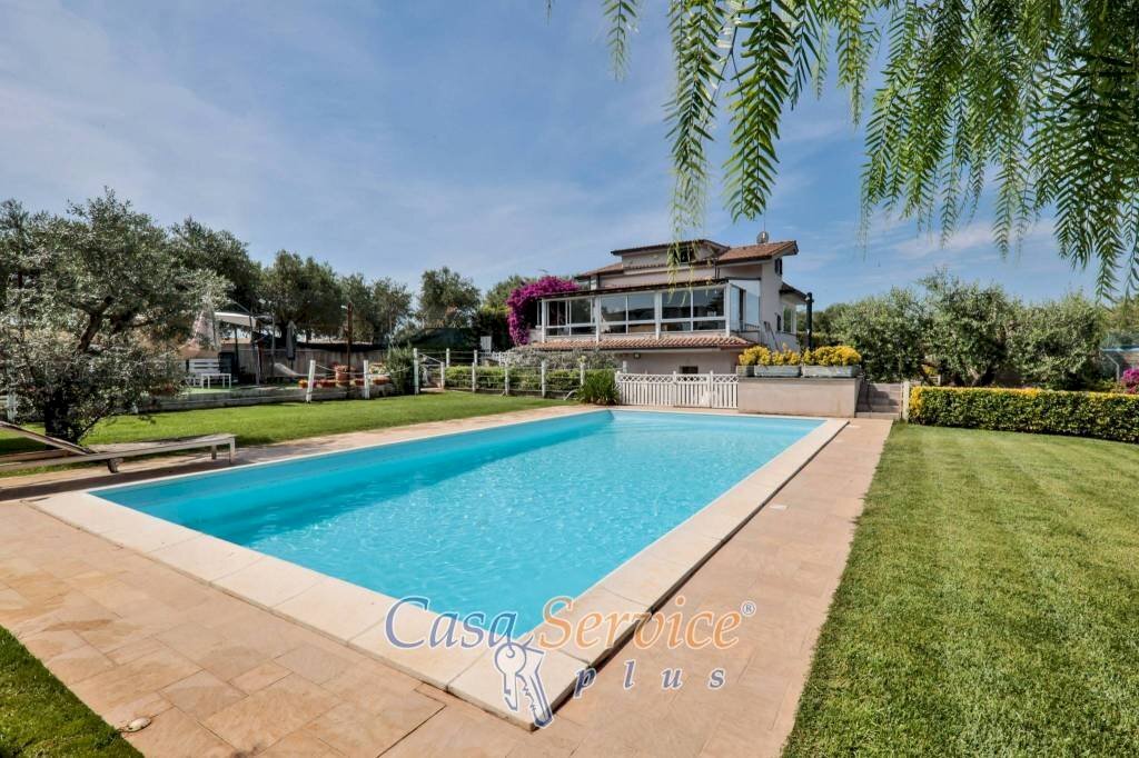 Piscina - Villa viale 1 Maggio, Marino - foto 1