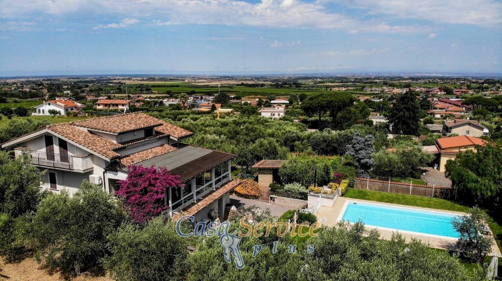 Piscina - Villa viale 1 Maggio, Marino - foto 3