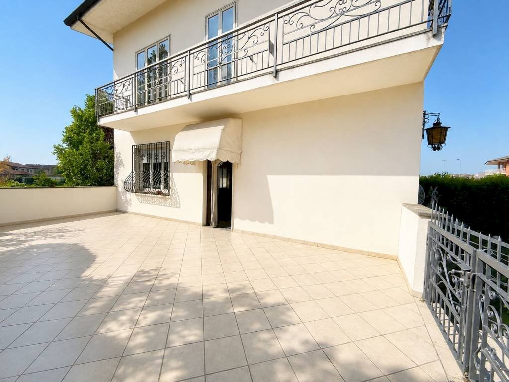 Terrazzo - Four-room apartment via Saluzzo, 5, Casalgrasso - photo 1