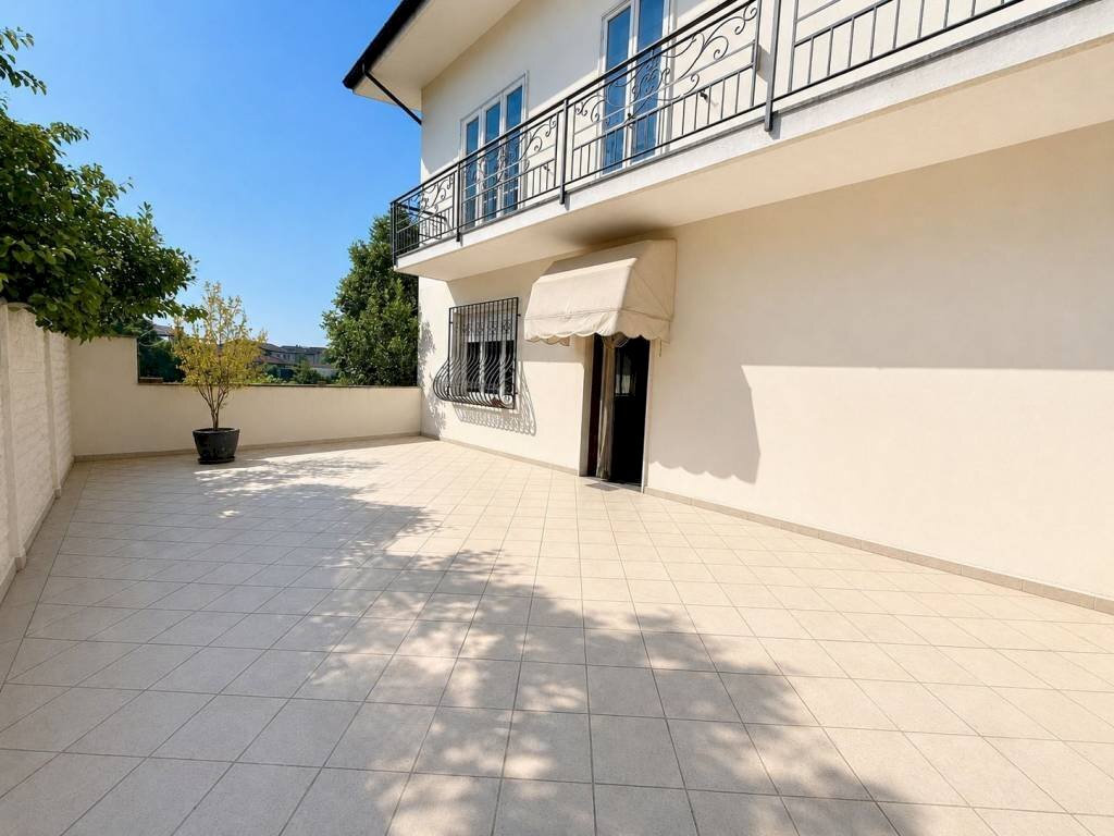 Terrazzo - Four-room apartment via Saluzzo, 5, Casalgrasso - photo 3