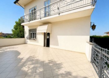 Terrazzo - Four-room apartment via Saluzzo, 5, Casalgrasso - photo 1