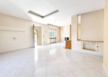 Soggiorno - Four-room apartment via Saluzzo, 5, Casalgrasso - photo 6