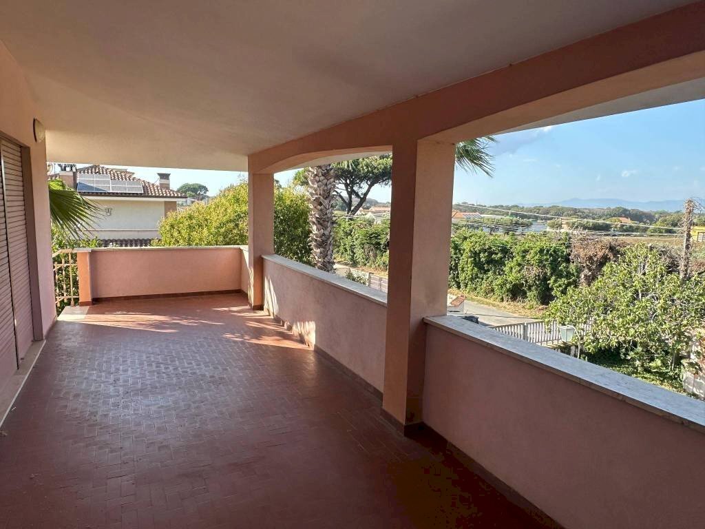 Veranda - Four-room apartment via Aurora, Anzio - photo 1