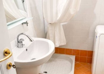 Bagno - Three-room apartment via Torino, 61, Finale Ligure - photo 16