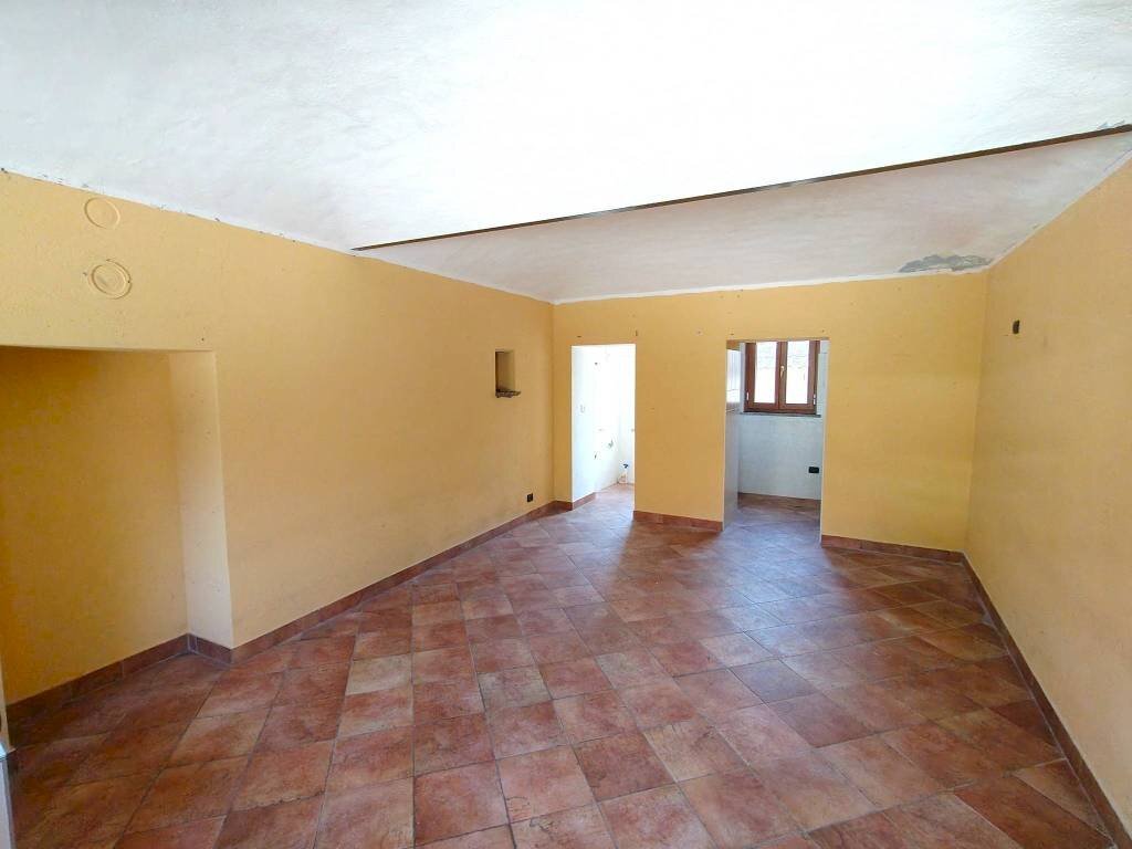 Interno non residenziale - Negozio via Mellana, 6, Cuneo (zona Donatello) - foto 2
