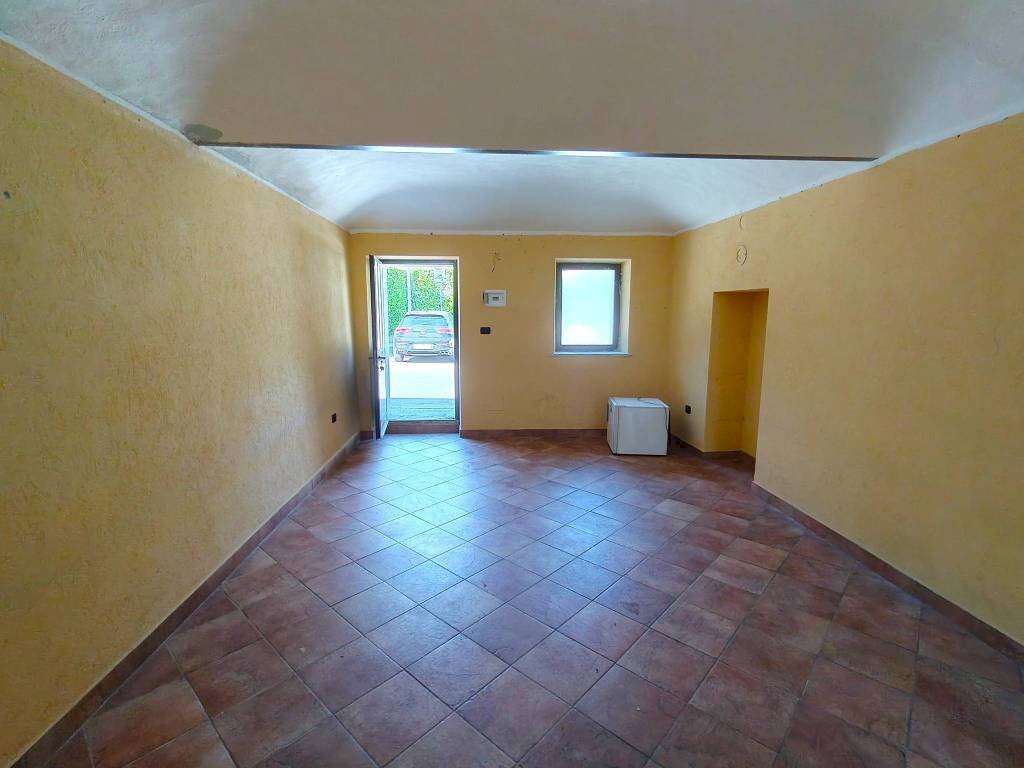 Interno non residenziale - Negozio via Mellana, 6, Cuneo (zona Donatello) - foto 3