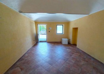 Interno non residenziale - Negozio via Mellana, 6, Cuneo (zona Donatello) - foto 3
