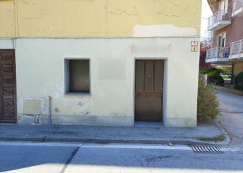Facciata - Negozio via Mellana, 6, Cuneo (zona Donatello) - foto 11