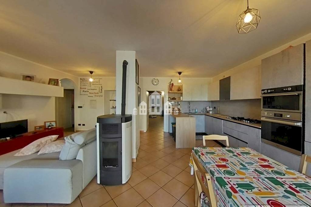 Salone - Appartamento Frazione preparetto, 129, Castellamonte - foto 2