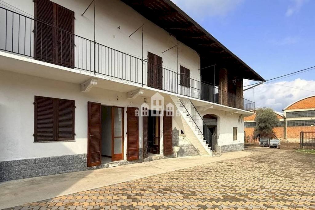 Facciata - Casa indipendente via Dell' Orco, 10, Rivarolo Canavese - foto 1