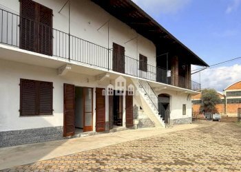 Facciata - Casa indipendente via Dell' Orco, 10, Rivarolo Canavese - foto 1