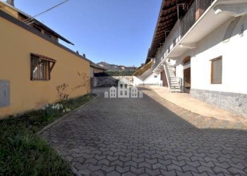 Cortile interno - Casa indipendente via Dell' Orco, 10, Rivarolo Canavese - foto 5