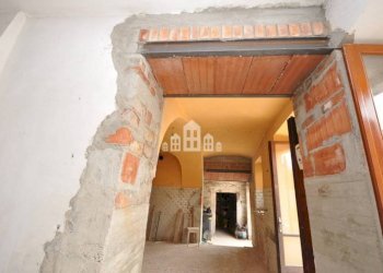 Corridoio - Casa indipendente via Dell' Orco, 10, Rivarolo Canavese - foto 12