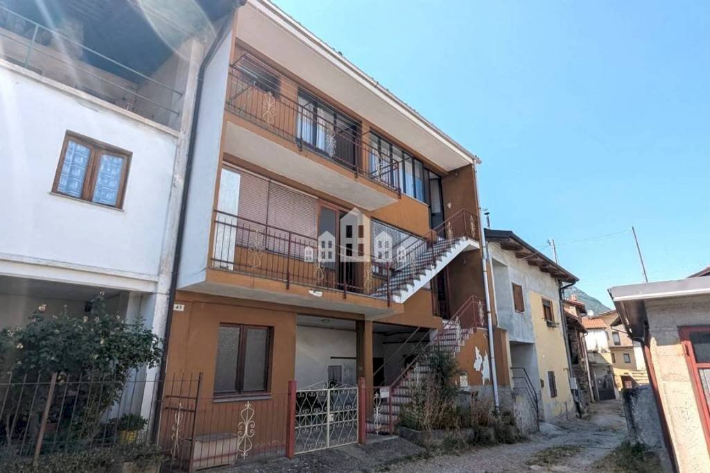 Facciata - Casa indipendente via Conte Michele Cagnis, 45, Lessolo - foto 1
