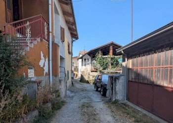 Cortile interno - Casa indipendente via Conte Michele Cagnis, 45, Lessolo - foto 34