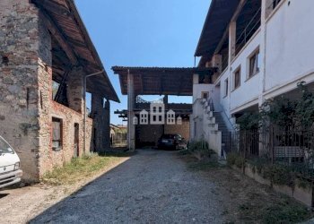 Cortile interno - Casa indipendente via Conte Michele Cagnis, 45, Lessolo - foto 35