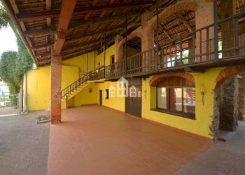 Facciata - Negozio via ROMA, 5, San Martino Canavese - foto 3