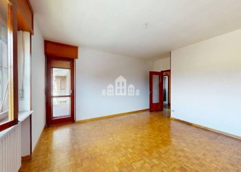 Camera da letto - Apartment via Verdi, 15, Strambino - photo 31