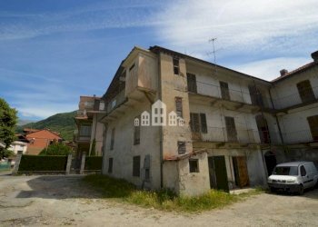 Facciata - Casa indipendente via Marconi, 23, Pont-Canavese - foto 1