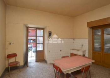 Cucina - Casa indipendente via Marconi, 23, Pont-Canavese - foto 2