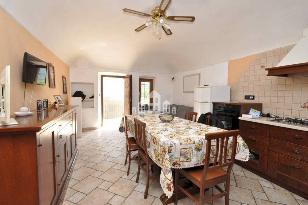 Cucina - Casa indipendente Località Moriane Inferiore, 1, Cuorgnè - foto 1