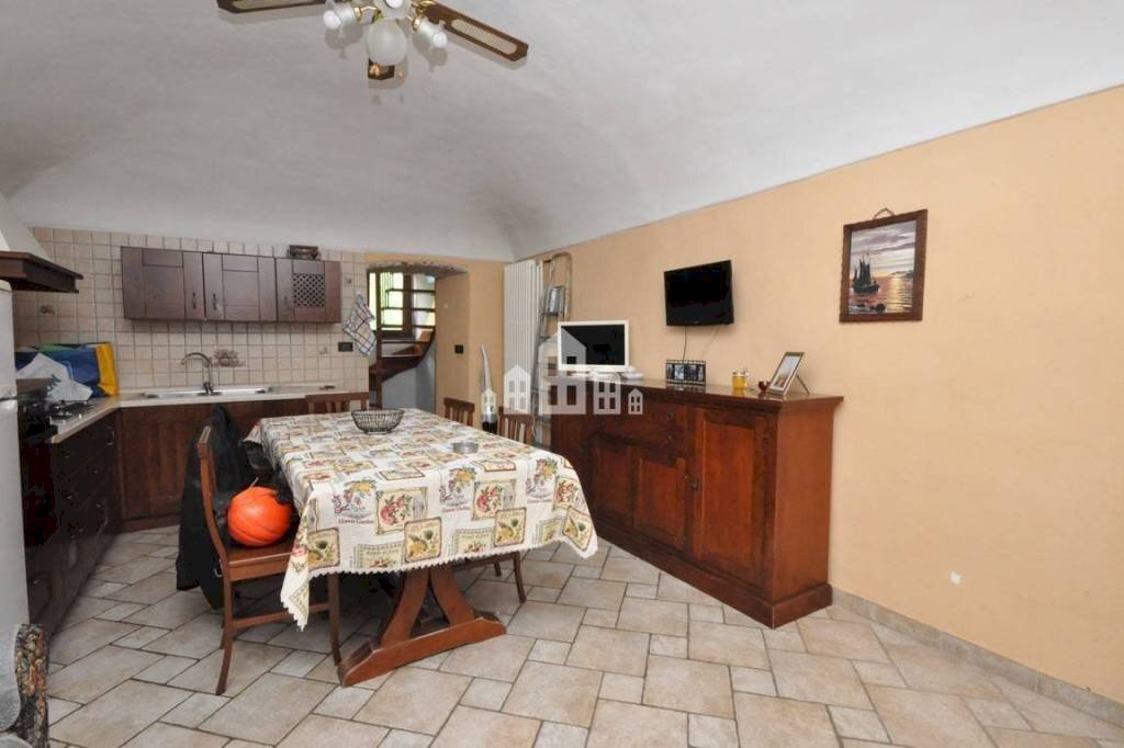 Cucina - Casa indipendente Località Moriane Inferiore, 1, Cuorgnè - foto 3