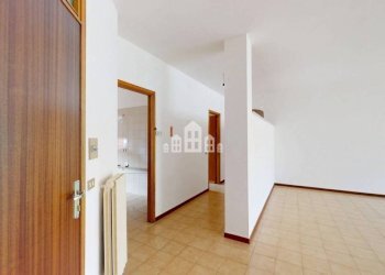 Corridoio - Four-room apartment via Roma, 5, San Martino Canavese - photo 7