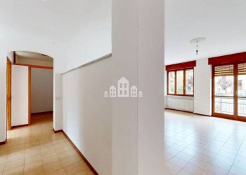 Corridoio - Four-room apartment via Roma, 5, San Martino Canavese - photo 8