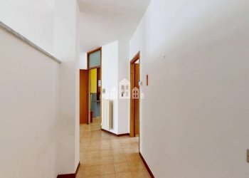 Corridoio - Four-room apartment via Roma, 5, San Martino Canavese - photo 22