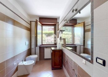 Bagno - Four-room apartment via Verdi, 8, Ivrea - photo 16
