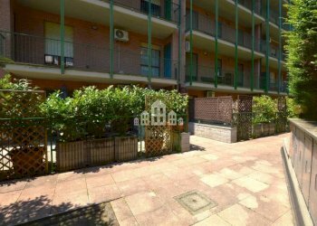 Cortile interno - Four-room apartment via Verdi, 8, Ivrea - photo 2