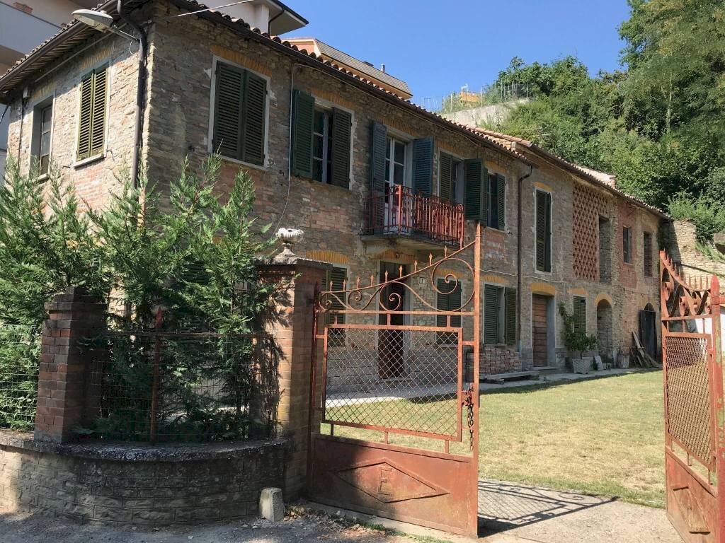 Facciata - Rustico via Poma, Cassinasco - foto 1