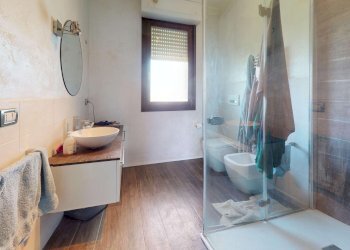 cspt2117-bathroom 1 - Three-room apartment via Grazia Deledda, Castel San Pietro Terme - photo 38