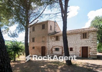 Facciata - Rustic Frazione Magnadorsa, 122, Arcevia - photo 2