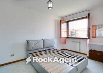 Camera da letto - Quadrilocale via Rocca dei Nibli, Roma - foto 19