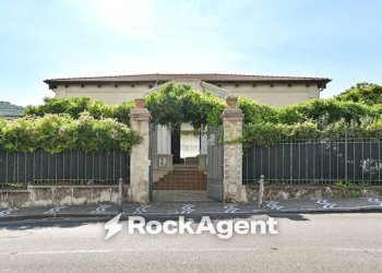 Facciata - Stabile - Palazzo corso Filangieri, 129, Vico Equense - foto 2