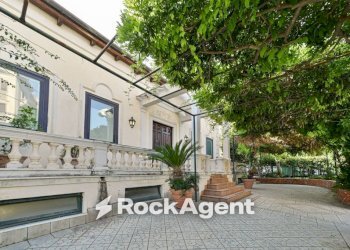 Cortile interno - Stabile - Palazzo corso Filangieri, 129, Vico Equense - foto 6