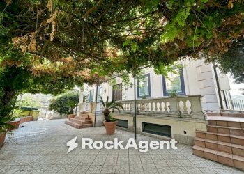 Cortile interno - Stabile - Palazzo corso Filangieri, 129, Vico Equense - foto 7