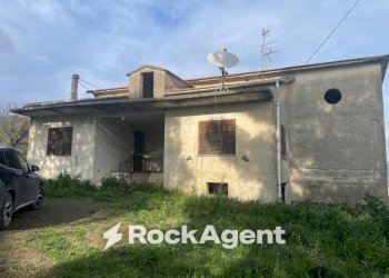 Facciata - Casa indipendente via Borgo San Martino, Altavilla Silentina - foto 1