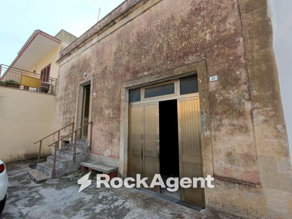 Facciata - Casa indipendente via Circonvallazione, 19, Nociglia - foto 2