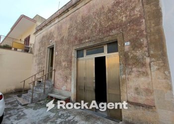 Facciata - Casa indipendente via Circonvallazione, 19, Nociglia - foto 2
