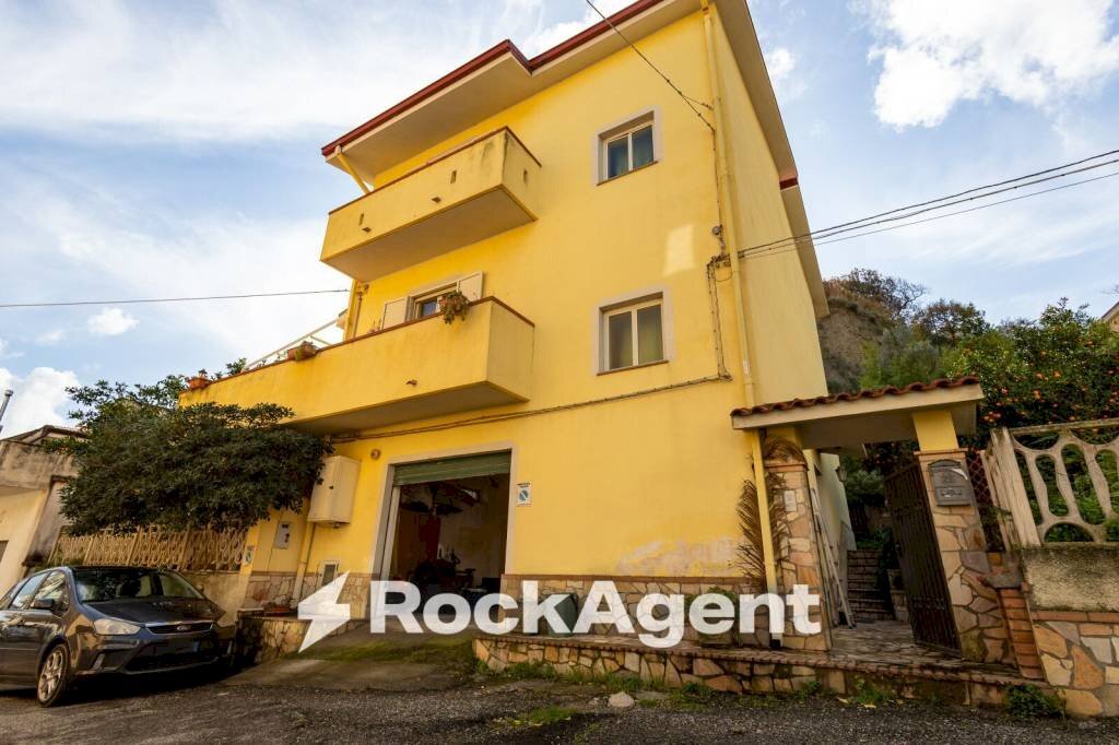 Facciata - Villa via Angitola, 56, Catanzaro - foto 1