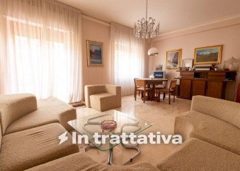 Salone - Appartamento via Eugenio de Riso, 77, Catanzaro - foto 2