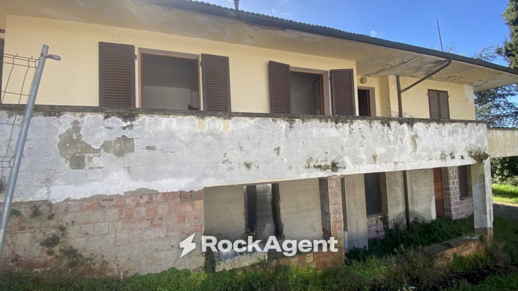 Facciata - Villa viale Mazzini, 41/B, Peccioli - foto 3