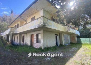 Facciata - Villa viale Mazzini, 41/B, Peccioli - foto 4